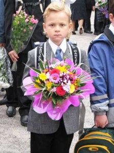 Schoolboy with the bouqet of flowers
