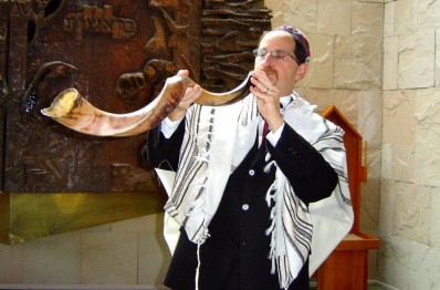 Listening to the shofar for Rosh Hashanah