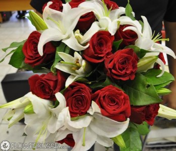 Roses and lilies delivered to St.Petersburg