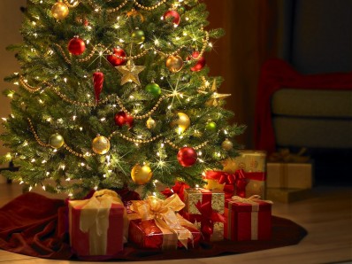 Christmas tree and gifts