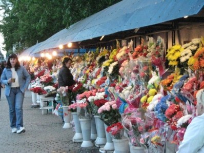 Flower booths in the streets of Russian cities