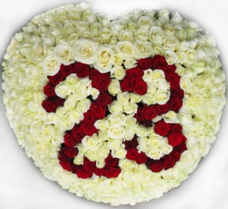 Flowers arrangement in the shape of a heart